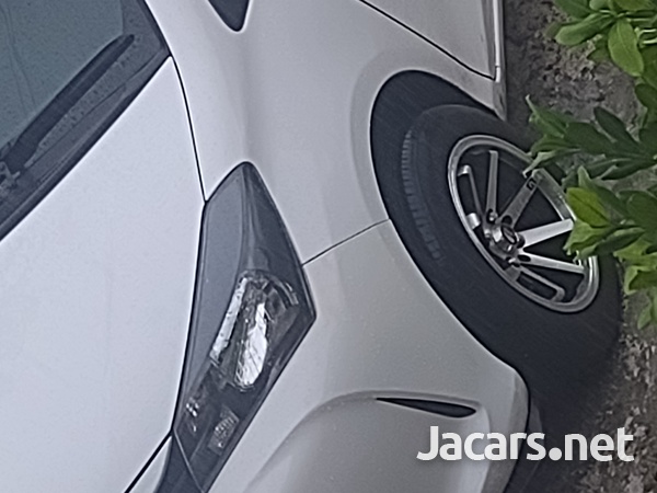 Toyota Vitz 1,5L 2015-8