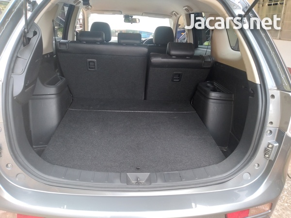 Mitsubishi Outlander 2,5L 2013-9