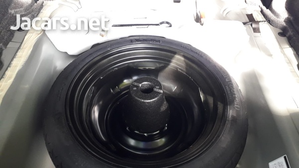 Toyota Axio 1,5L 2015-8