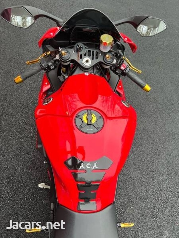 2019 Yamaha YZF-R1-3