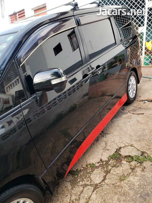 Toyota Noah 2,0L 2011-11
