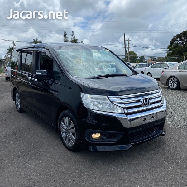Honda Stepwgn 2,0L 2013-3