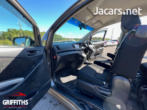 Toyota Isis 1,8L 2013-10