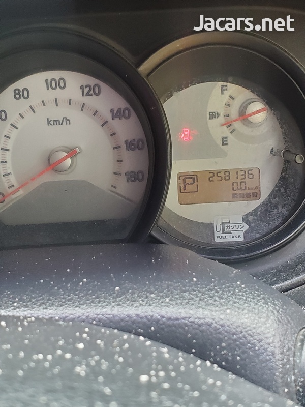 Nissan Tiida 1,6L 2010-8