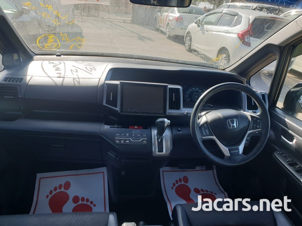 Honda Stepwgn 2,0L 2013-2