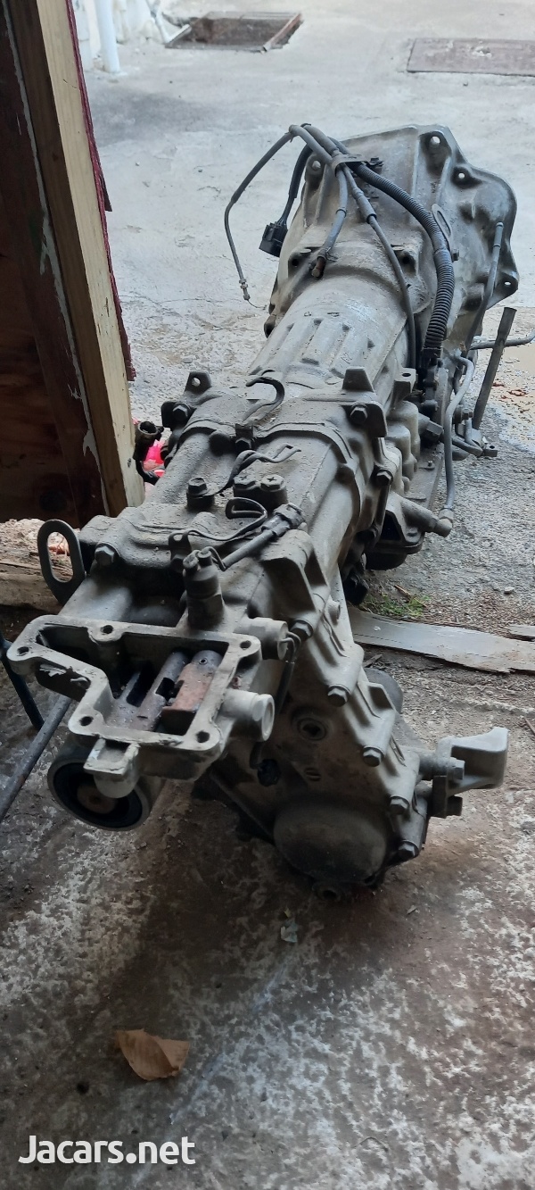 03 Suzuki Vitara Automatic Transmission with 4 wheel drive shifter model 03-72LE-9