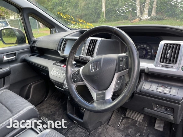 Honda Stepwgn Spada 2,0L 2013-7