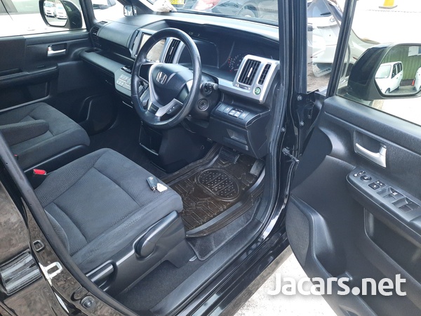 Honda Stepwgn Spada 2,0L 2012-7