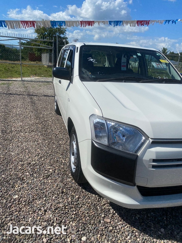 Toyota Probox 1,5L 2016-6
