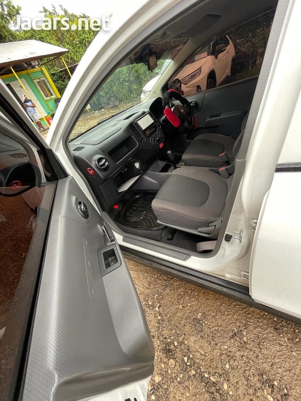 Nissan AD Wagon 1,5L 2015-3