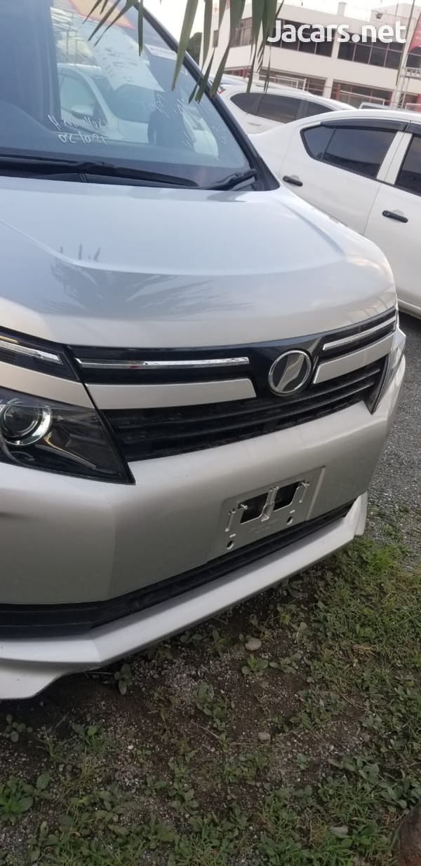 2016 Toyota Voxy-5