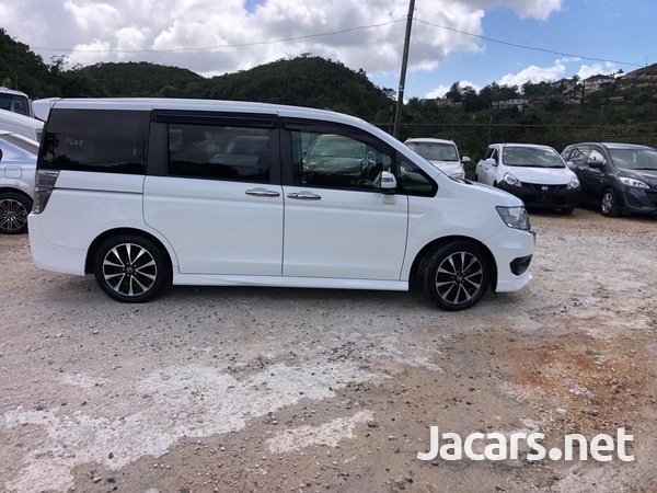 Honda Stepwgn Spada 2,0L 2013-3