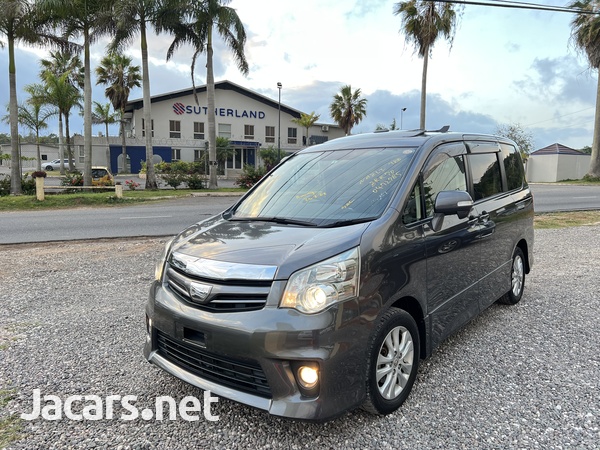 Toyota Noah 2,0L 2012-1