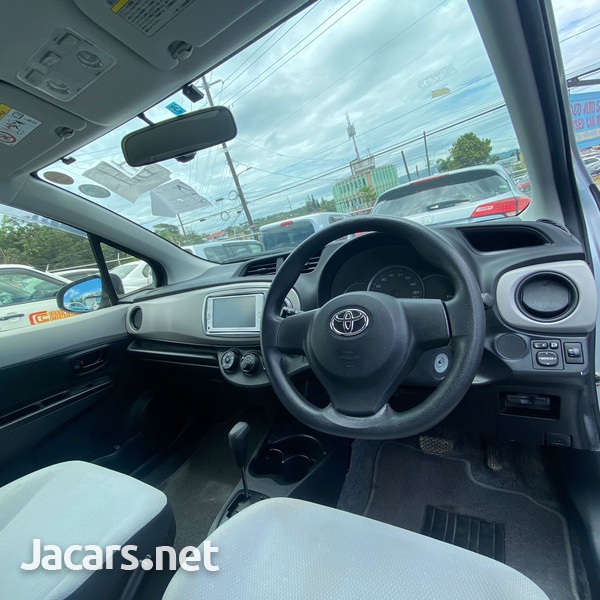 Toyota Vitz 1,3L 2013-5