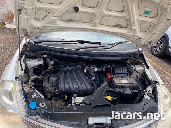 Nissan Tiida 1,5L 2008-8