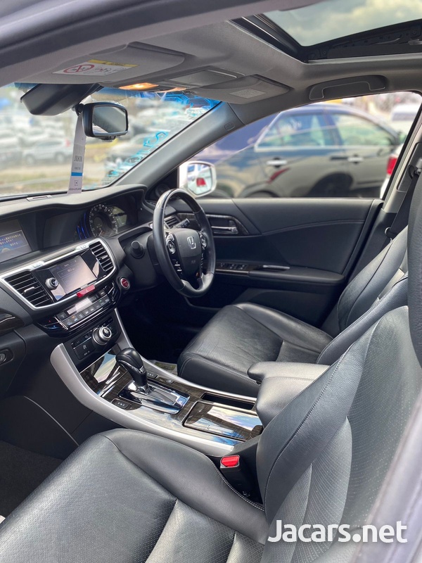 Honda Accord 2,0L 2015-8