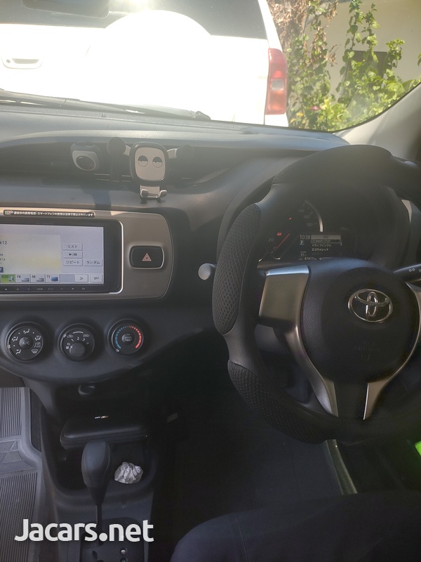 Toyota Vitz 1,5L 2015-5