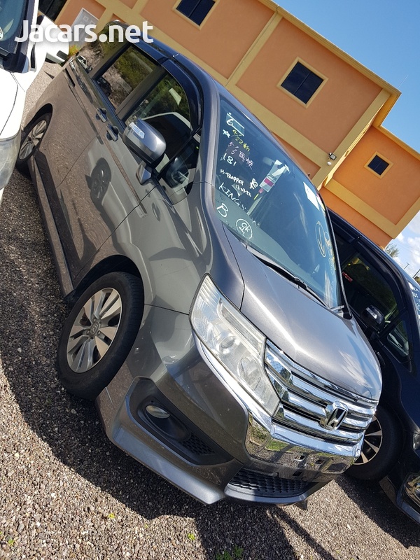 Honda Stepwgn Spada 2,0L 2013-4