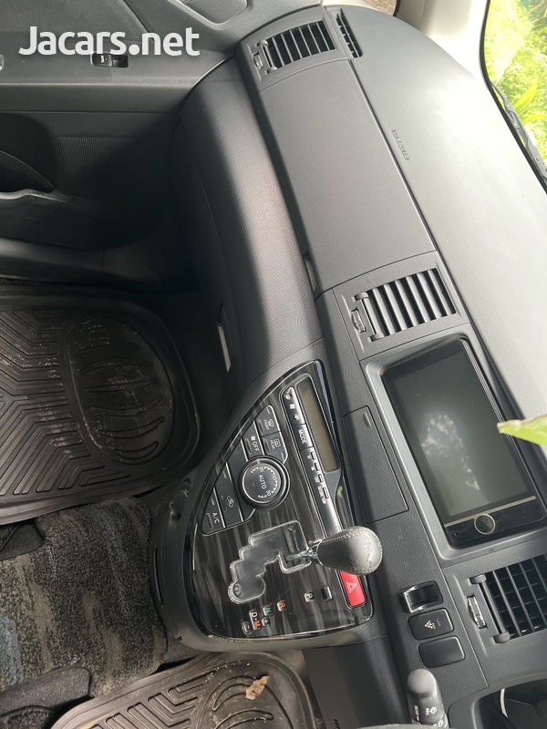 Toyota Isis 2,0L 2012-3