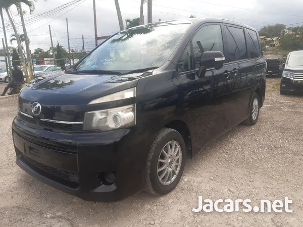 Toyota Voxy 2,0L 2013-2