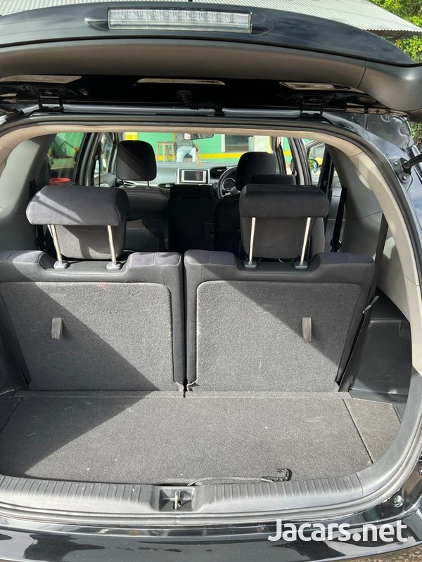 Toyota Wish 1,8L 2012-9