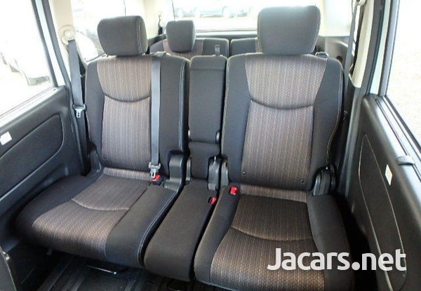 Nissan Serena 2,0L 2014-8