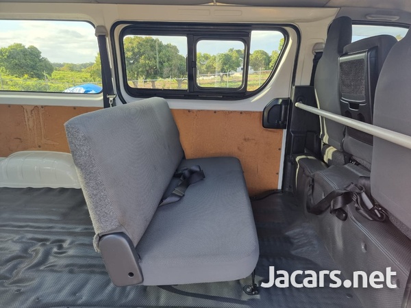 Toyota Hiace 2,0L 2015-10