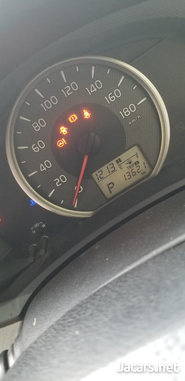 Toyota Axio 1,5L 2013-6