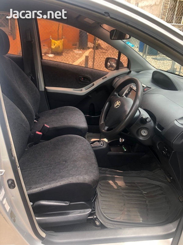 Toyota Vitz 1,0L 2010-5