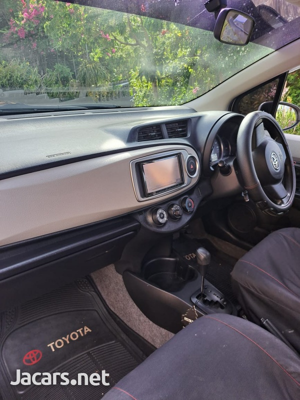 Toyota Vitz 1,3L 2012-8