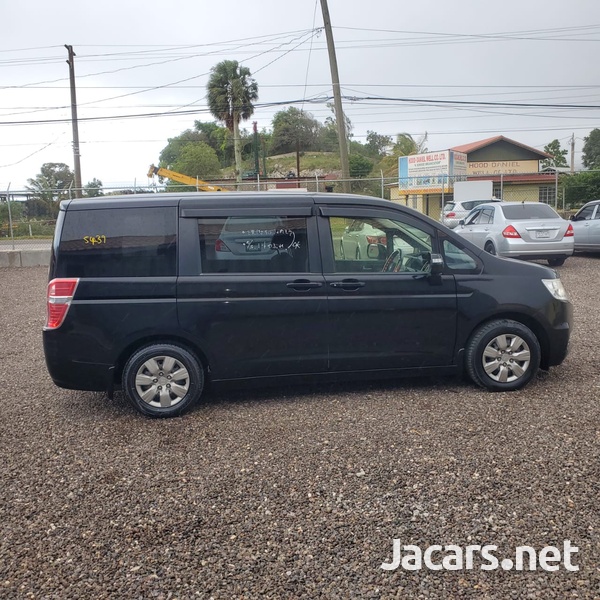 Honda Stepwgn 2,0L 2014-10