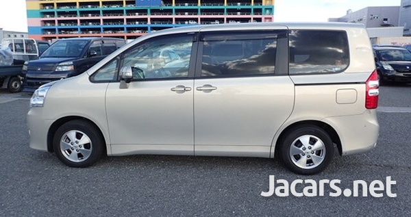 Toyota Noah 1,9L 2013-6