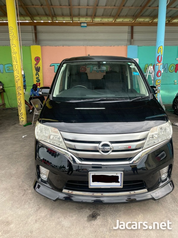 Nissan Serena 2,0L 2012-1