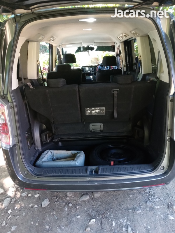 Honda Stepwgn 2,0L 2010-3