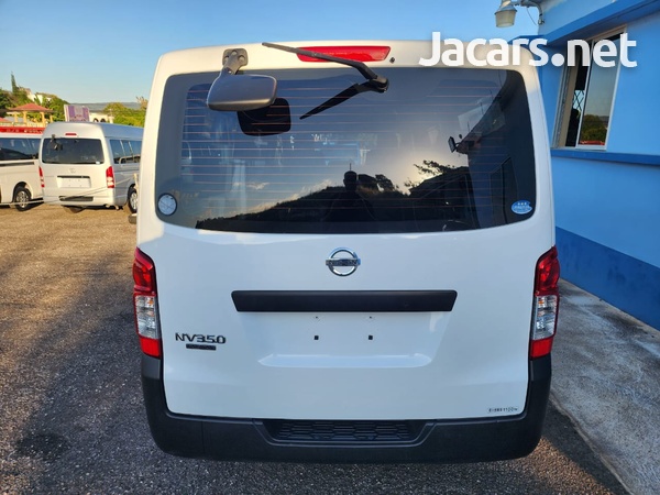 Nissan Caravan 2,0L 2017-3