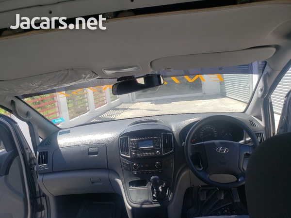 Hyundai H1 2,5L 2017-7