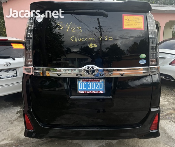 Toyota Voxy 2,0L 2014-4