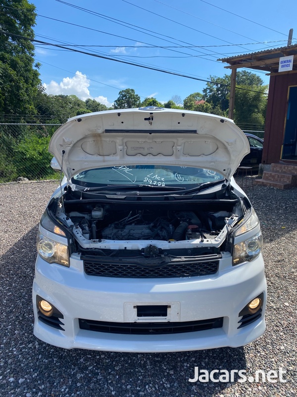 Toyota Voxy 2,0L 2013-13