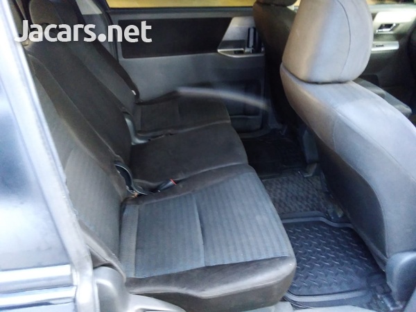 2010 Toyota Voxy-6