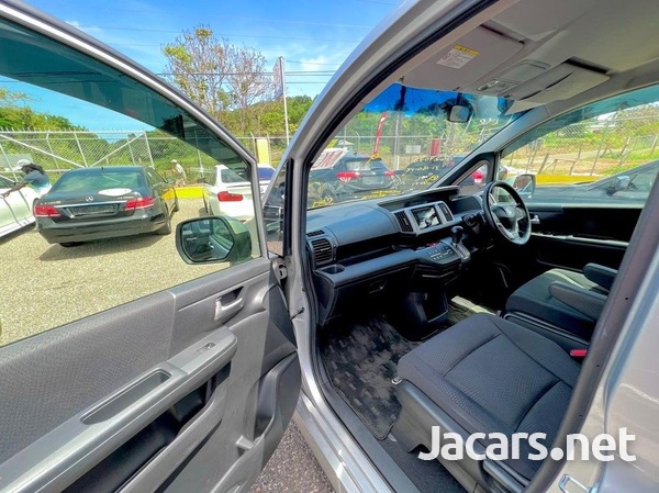 Honda Stepwgn Spada 2,0L 2014-7