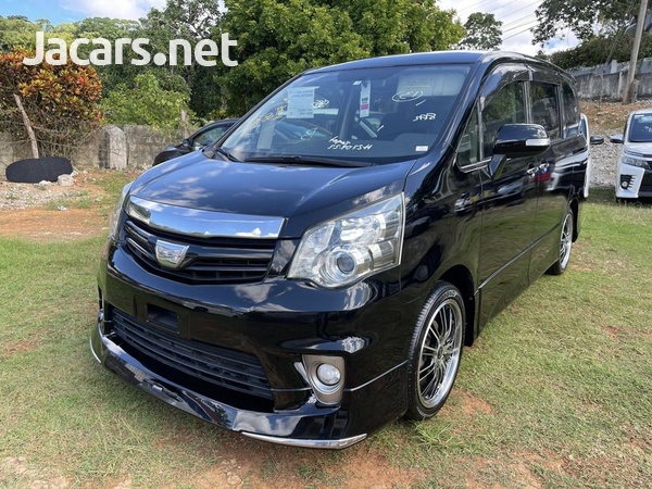 Toyota Noah 2,0L 2013-1