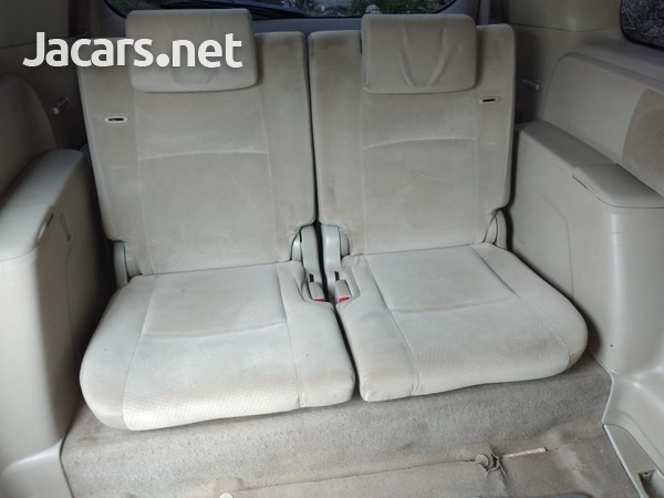 Toyota Isis 1,8L 2011-8
