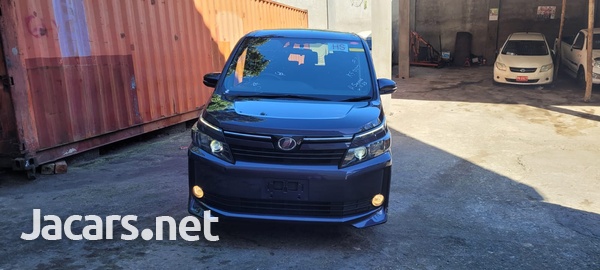 Toyota Voxy 2,0L 2015-2