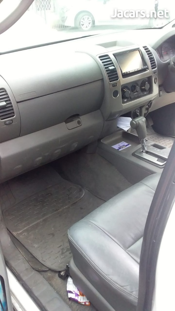 Nissan Navara 3,0L 2010-7
