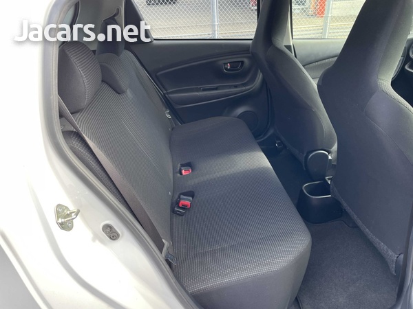 Toyota Vitz 1,0L 2018-7