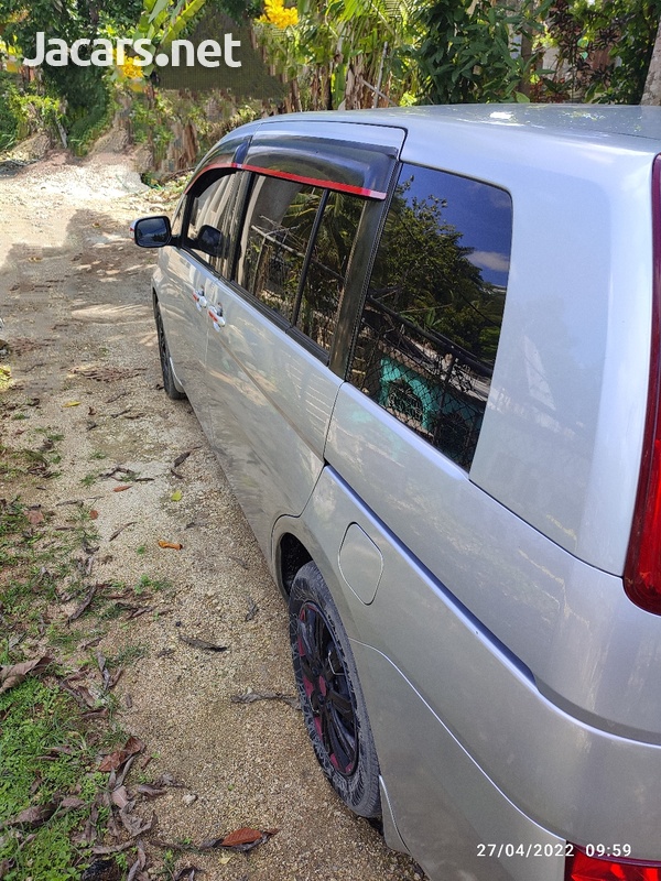 Toyota Isis 1,8L 2010-13