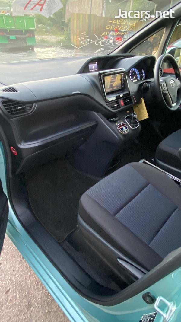 Toyota Voxy 2,0L 2016-9