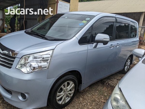 Toyota Noah 1,9L 2011-3