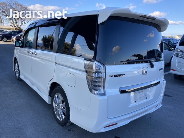 Honda Stepwgn Spada 2,0L 2014-5