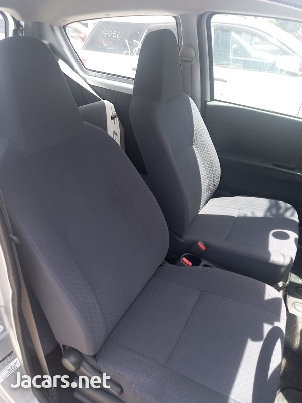 Daihatsu MIRA 0,7L 2015-10